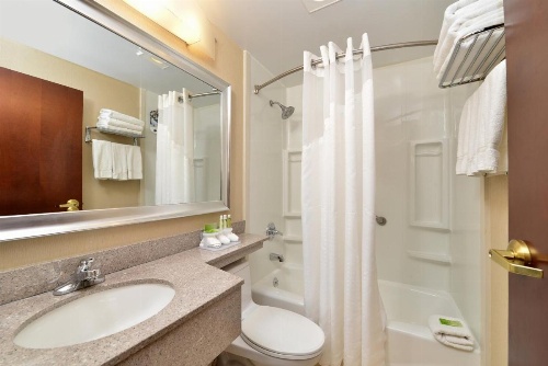 Holiday Inn Express Kennedy Airport image 8