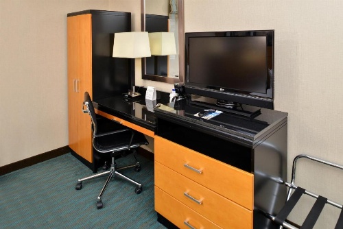 Holiday Inn Express Kennedy Airport image 12