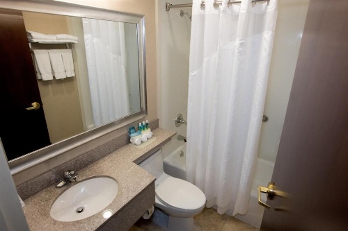 Holiday Inn Express Kennedy Airport image 13
