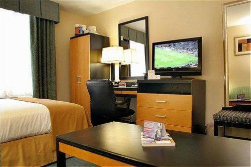 Holiday Inn Express Kennedy Airport Main image