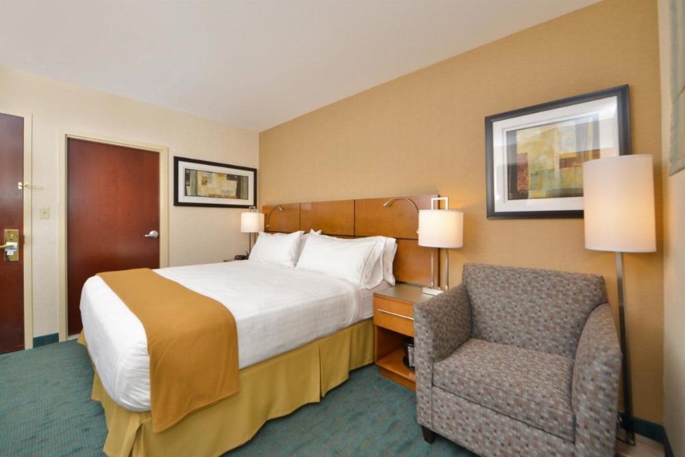 Holiday Inn Express Kennedy Airport Image 17