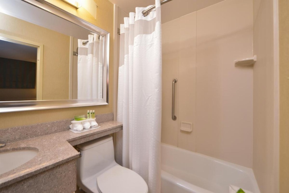 Holiday Inn Express Kennedy Airport Image 18