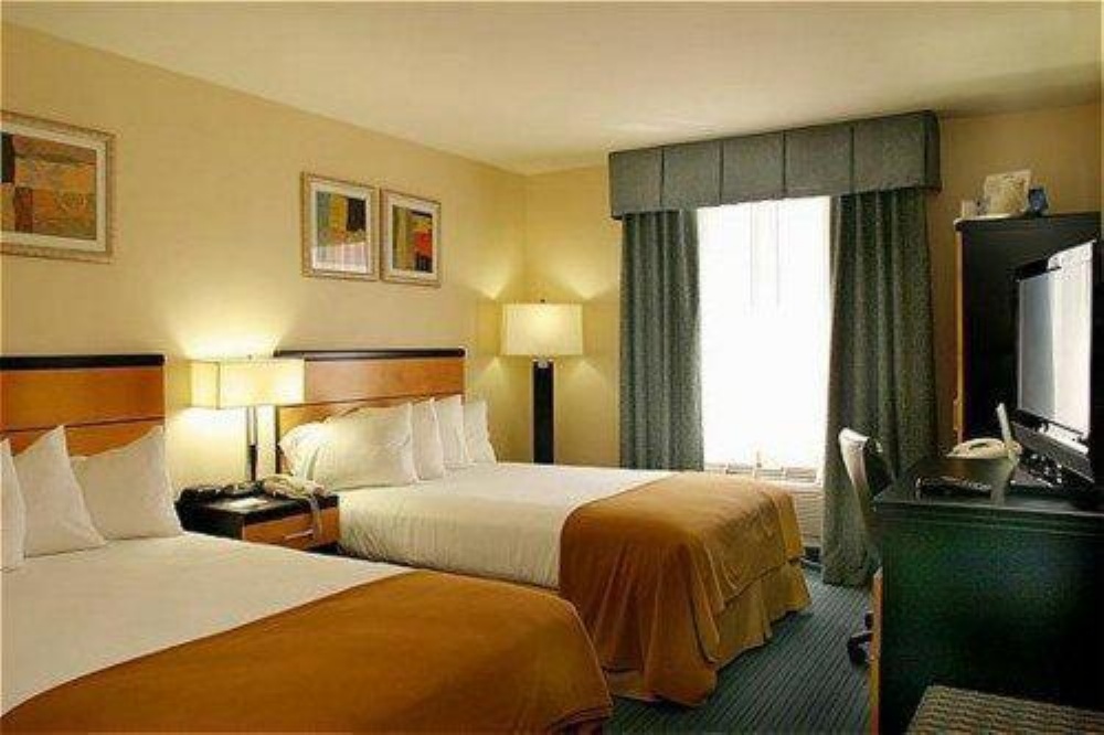 Holiday Inn Express Kennedy Airport Main image