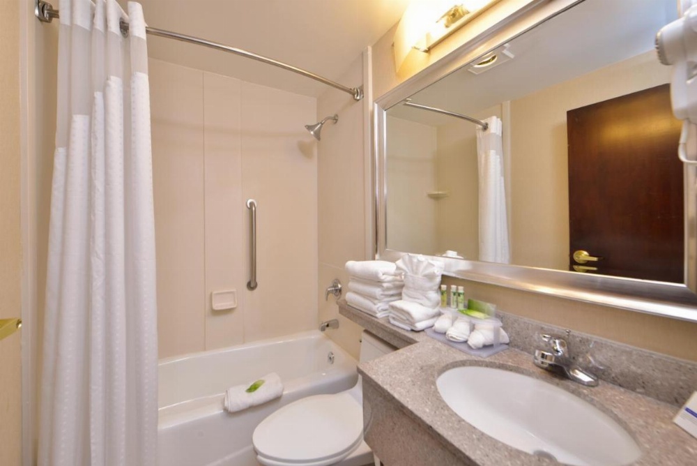 Holiday Inn Express Kennedy Airport Image 23