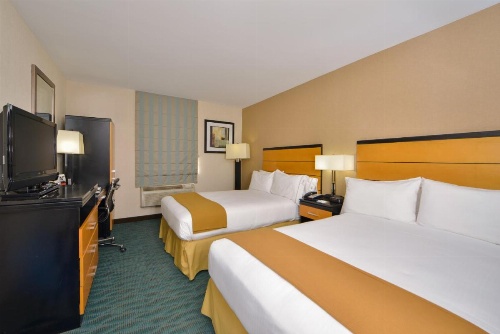 Holiday Inn Express Kennedy Airport image 24