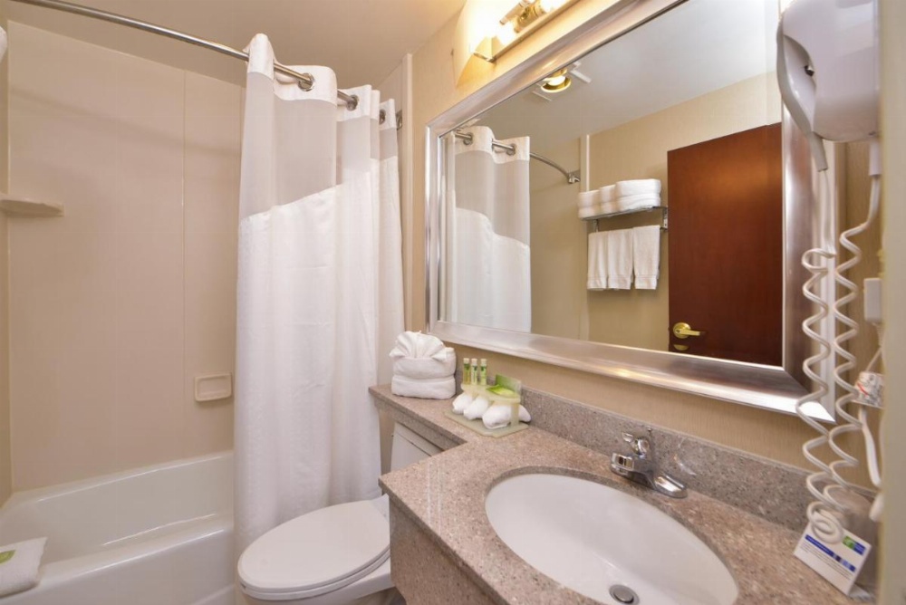Holiday Inn Express Kennedy Airport Image 27