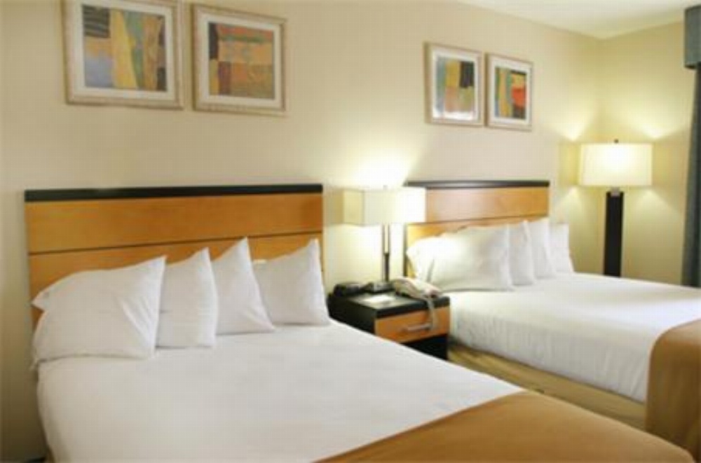 Holiday Inn Express Kennedy Airport Image 28