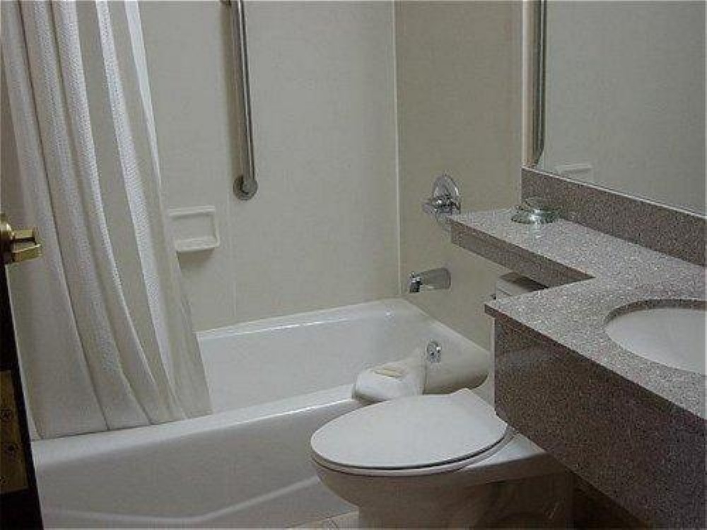 Holiday Inn Express Kennedy Airport Image 29