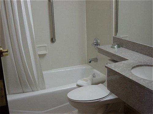 Holiday Inn Express Kennedy Airport image 29