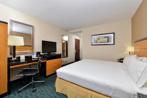 Holiday Inn Express Kennedy Airport image 6