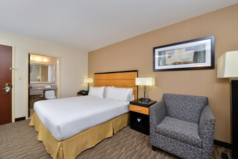 Holiday Inn Express Kennedy Airport Image 7