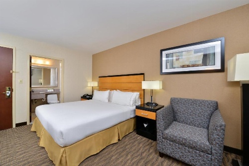 Holiday Inn Express Kennedy Airport image 7